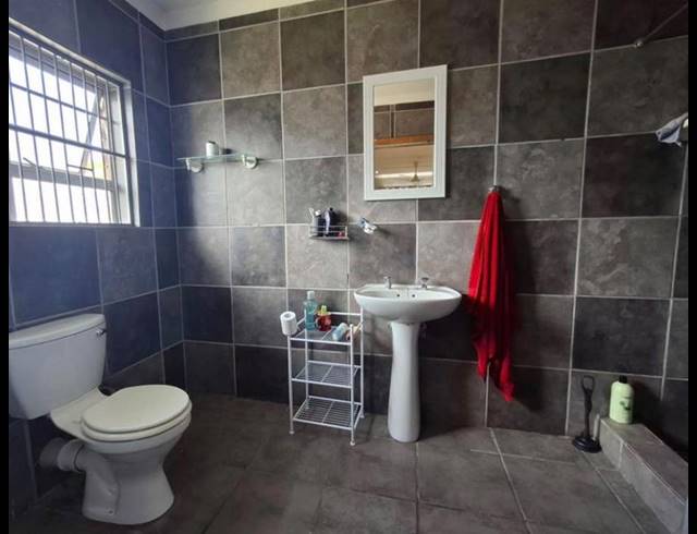 3 BEDROOM PROPERTY TO RENT IN BIRDSWOOD